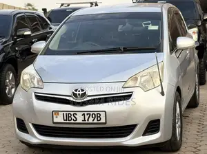 Toyota Ractis 1.5 FWD 2011 Silver