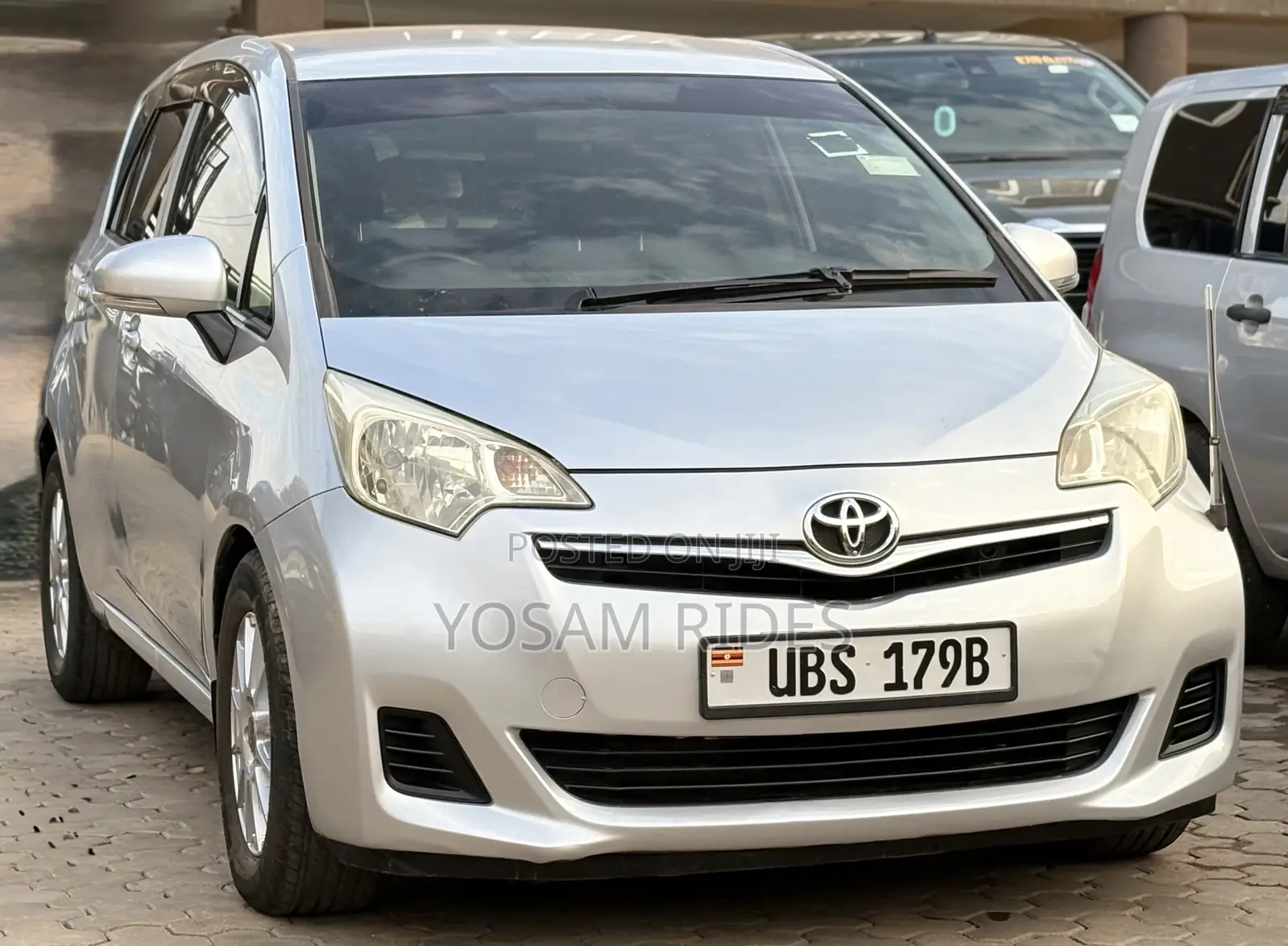 Toyota Ractis 1.5 FWD 2011 Silver