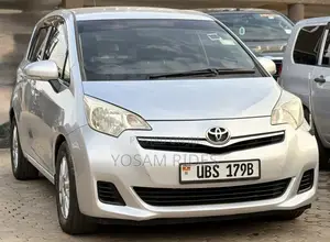 Toyota Ractis 1.5 FWD 2011 Silver