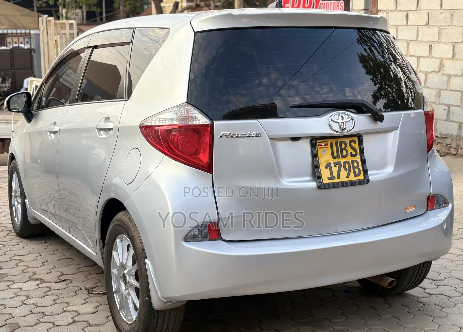 Toyota Ractis 1.5 FWD 2011 Silver
