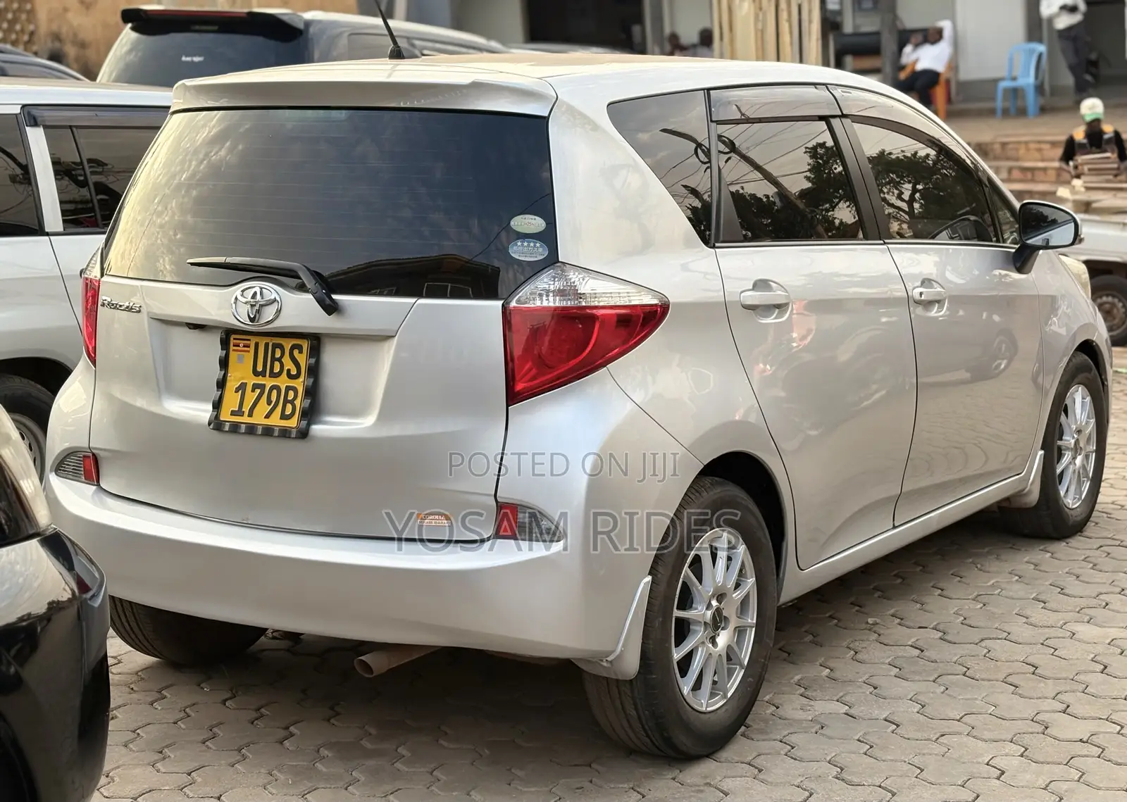 Toyota Ractis 1.5 FWD 2011 Silver