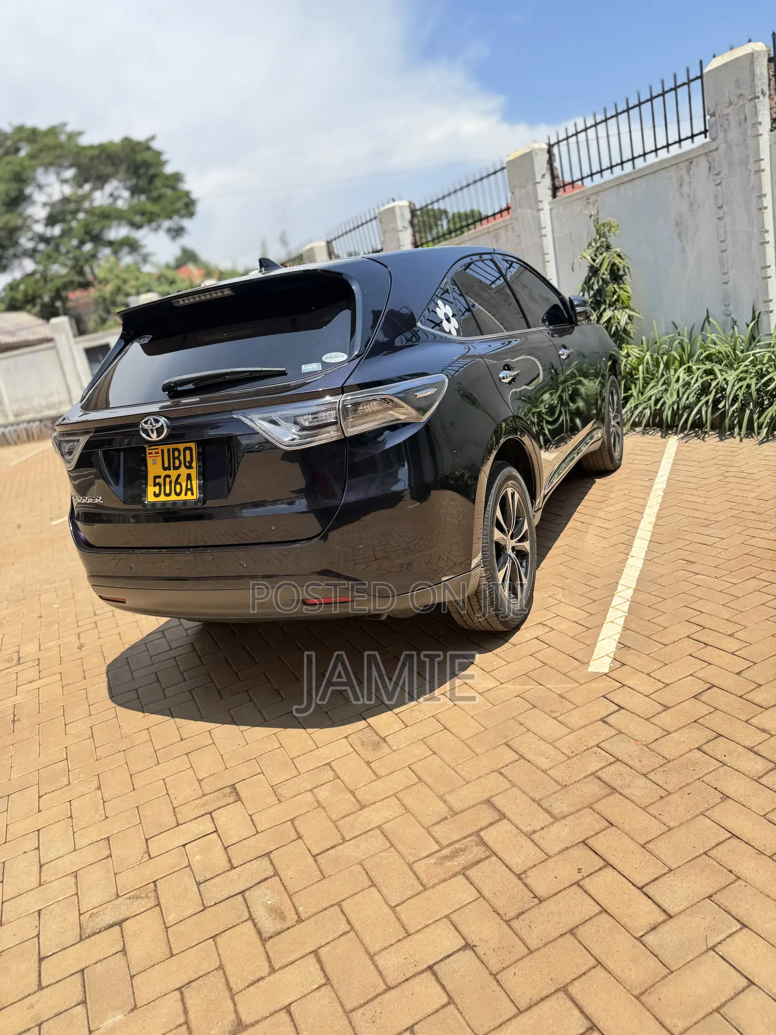 Toyota Harrier 2.0 2015 Black