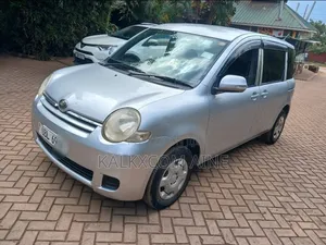 Toyota Sienta 2006 White