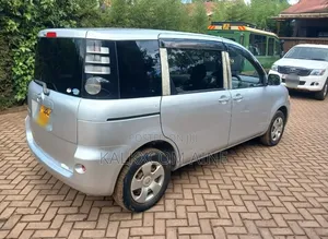 Toyota Sienta 2006 White