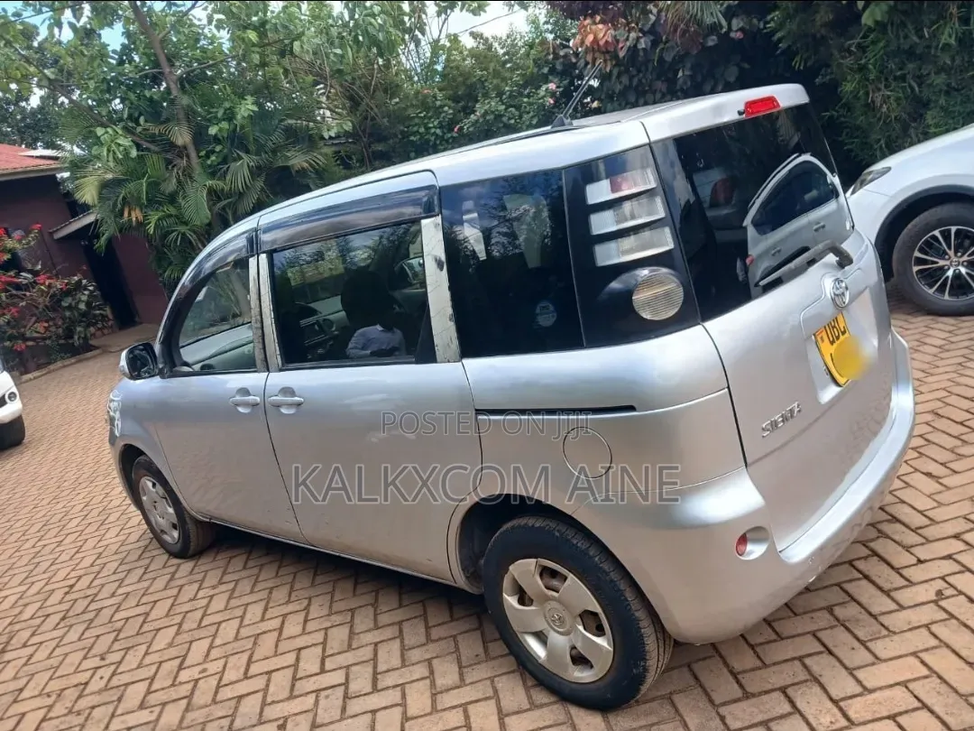 Toyota Sienta 2006 White