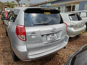 Toyota Vanguard 2011 Silver