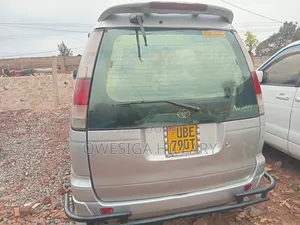 Toyota Noah 2.0 AWD (8 Seater) 2001 Silver