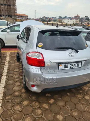 Toyota Auris 2011 Silver