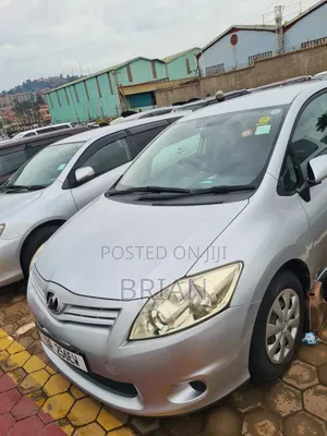 Toyota Auris 2011 Silver