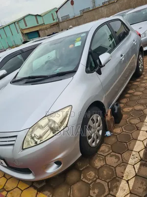 Toyota Auris 2011 Silver