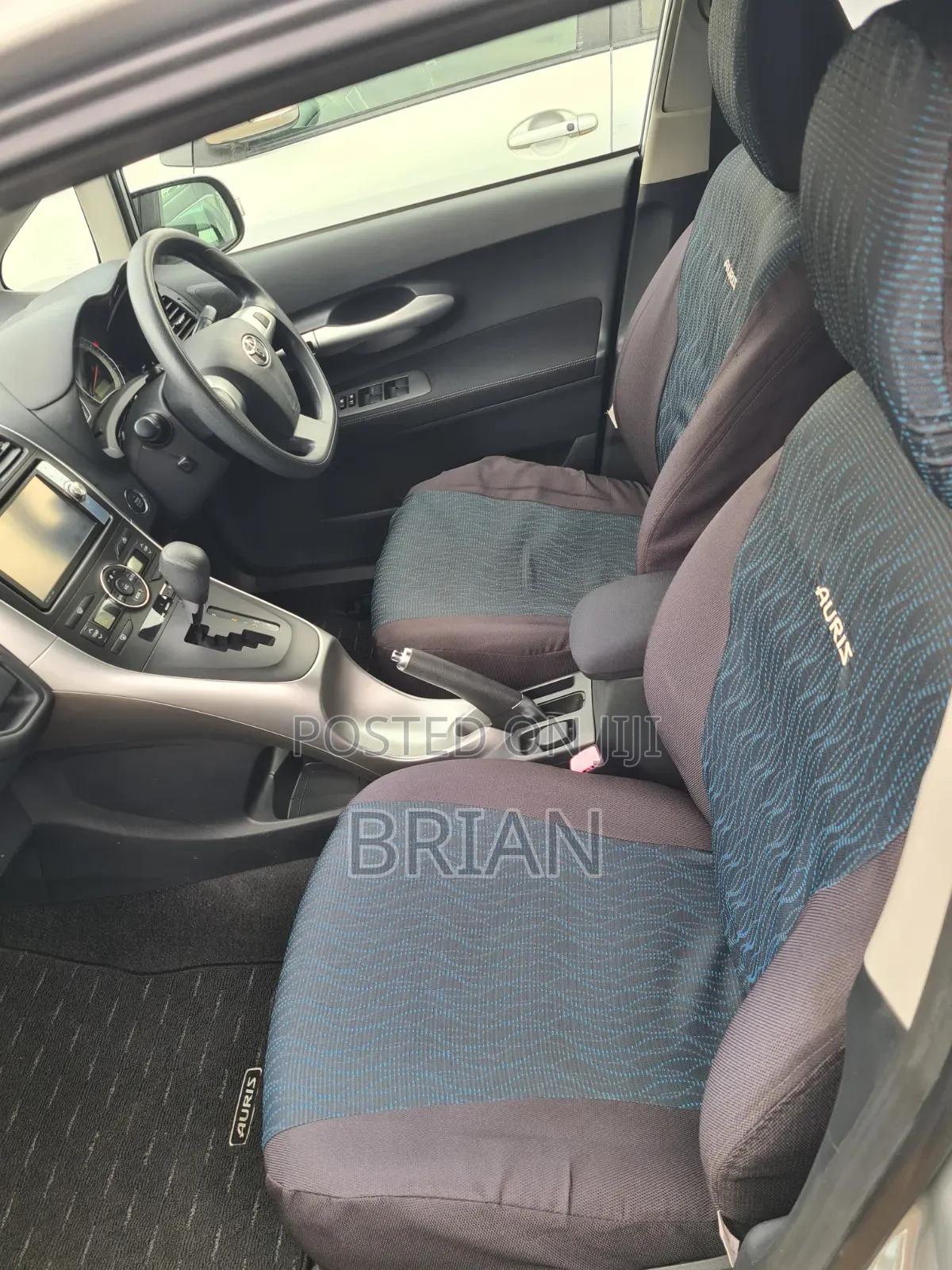 Toyota Auris 2011 Silver