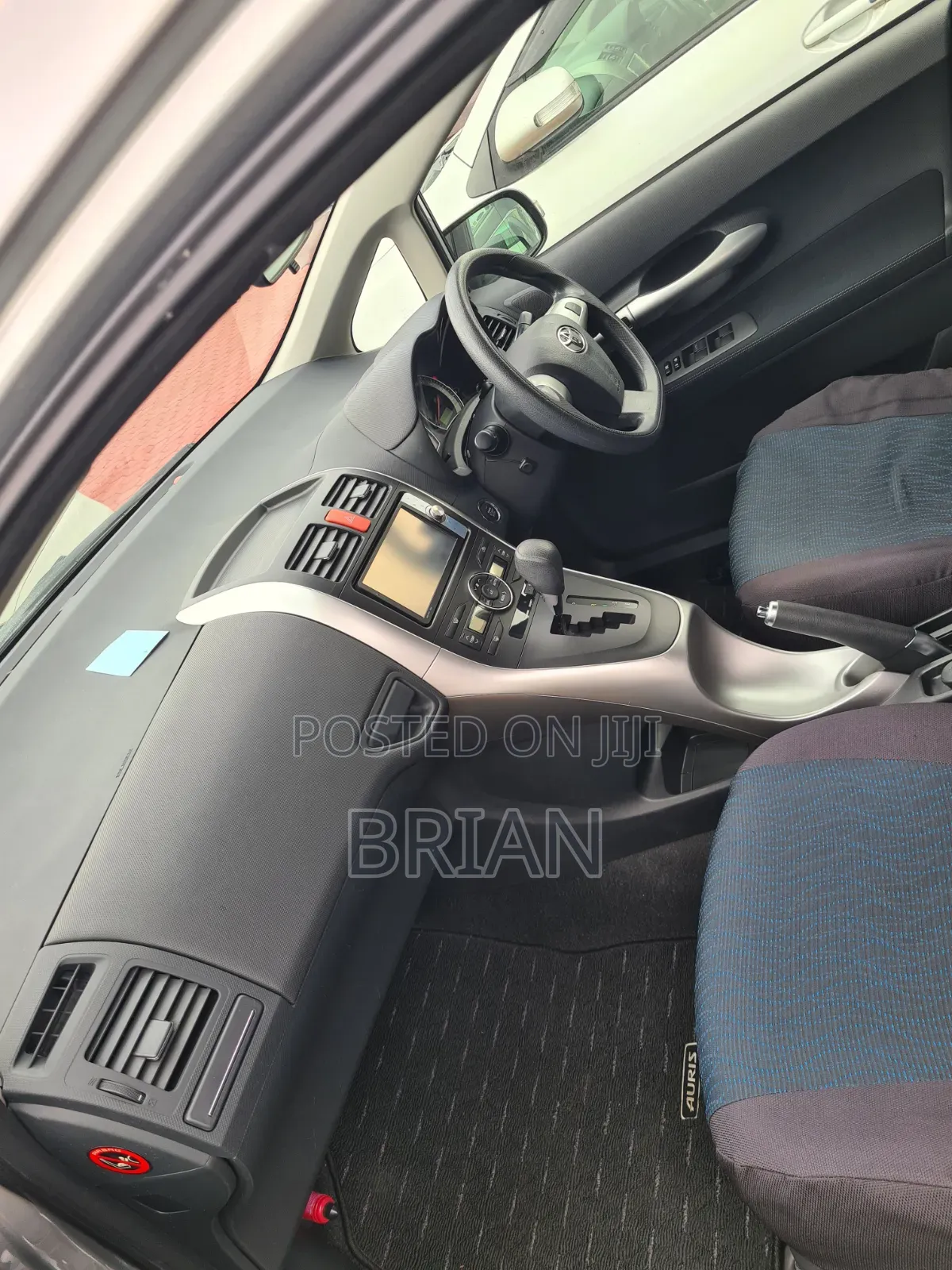 Toyota Auris 2011 Silver