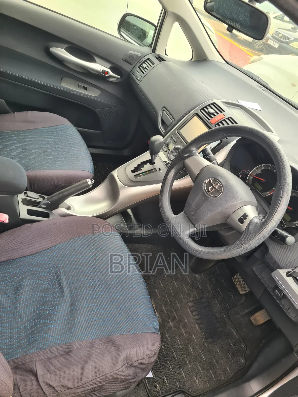 Toyota Auris 2011 Silver