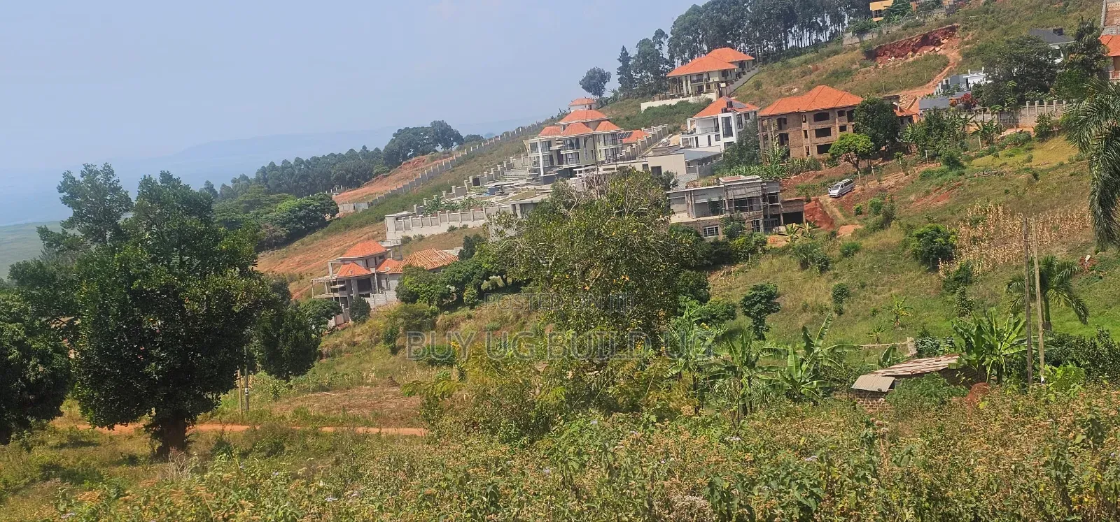 25 Decimals at Bwebajja Dundu Entebbe Road With Clear Lake 250m Ugx
