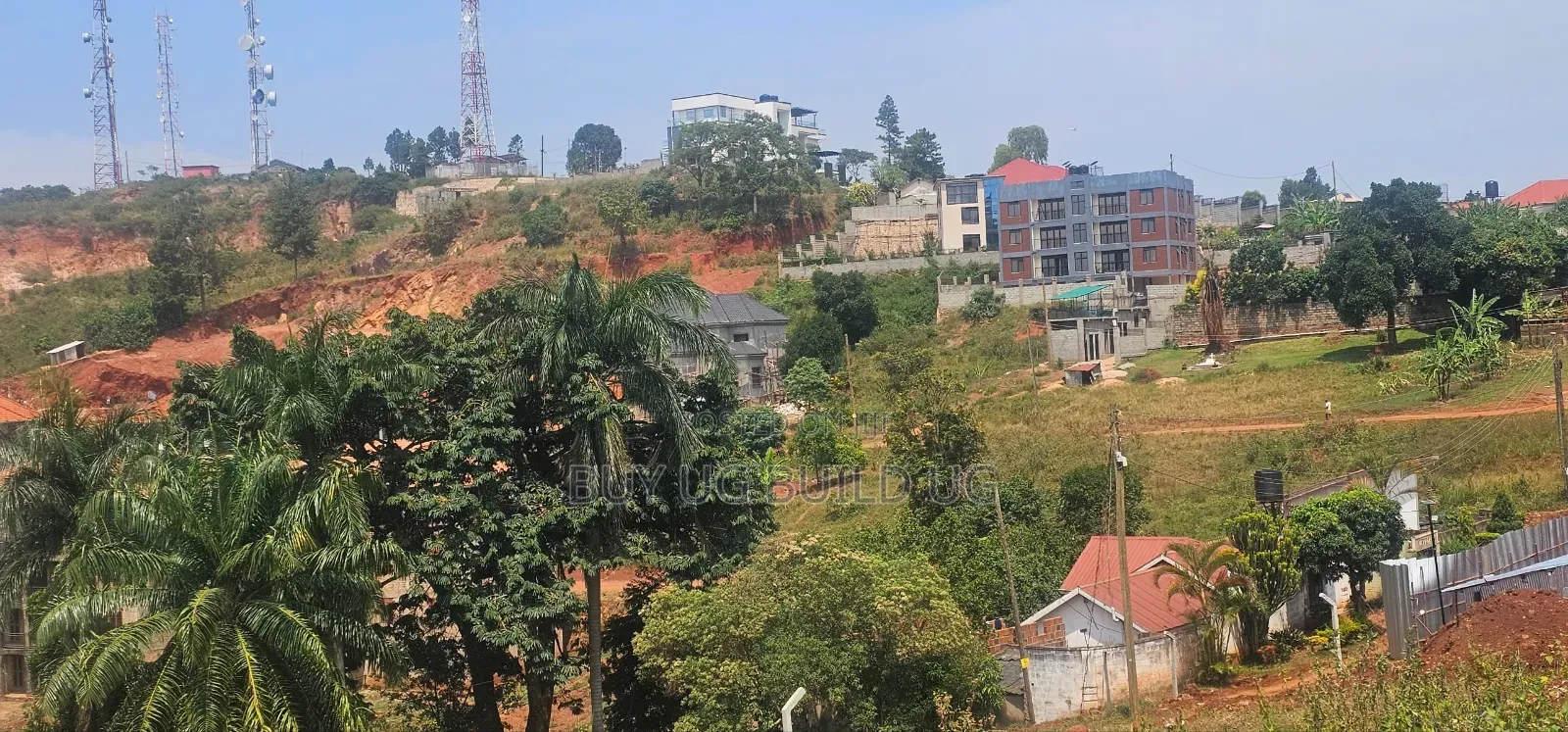 25 Decimals at Bwebajja Dundu Entebbe Road With Clear Lake 250m Ugx
