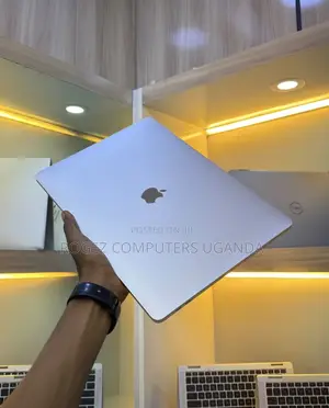 New Laptop Apple MacBook Pro 2017 16GB Intel Core i7 SSD 512GB
