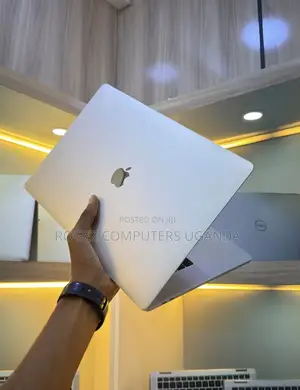 New Laptop Apple MacBook Pro 2017 16GB Intel Core i7 SSD 512GB