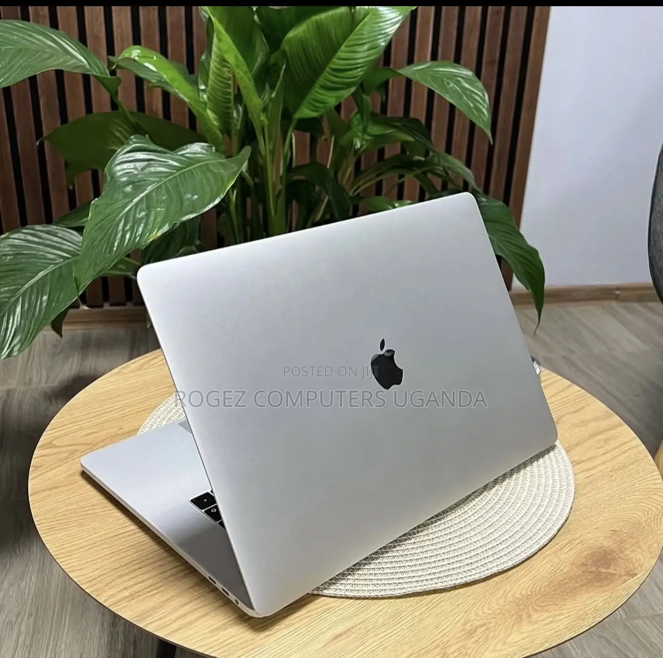 New Laptop Apple MacBook Pro 2017 16GB Intel Core i7 SSD 512GB
