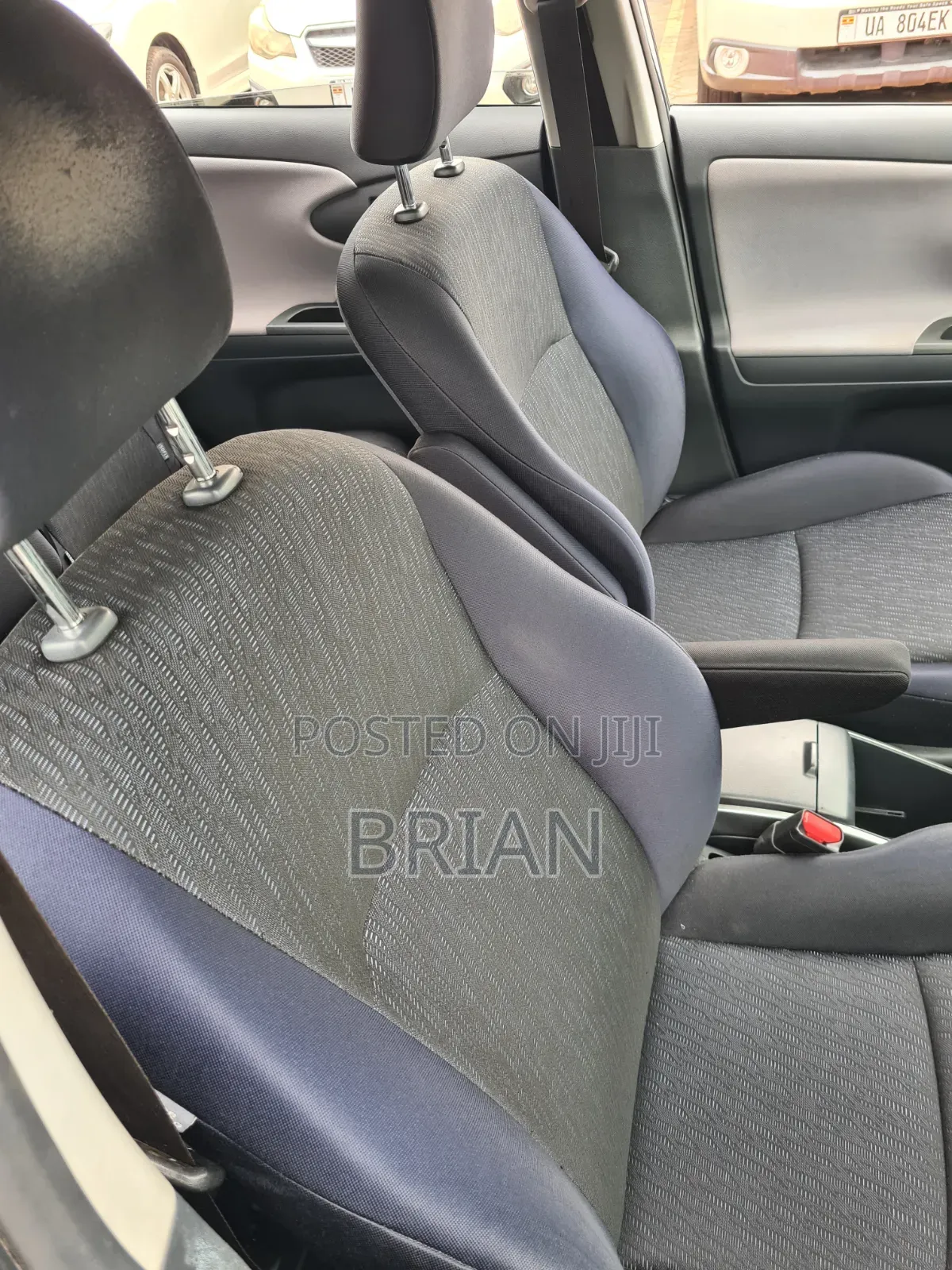 Toyota Wish 2012 Silver