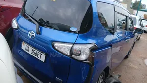 Toyota Sienta 2016 Blue
