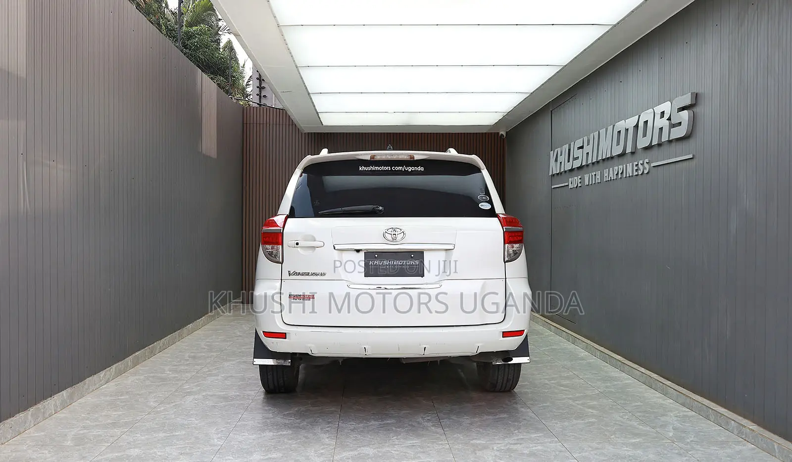 Toyota Vanguard 2012 White