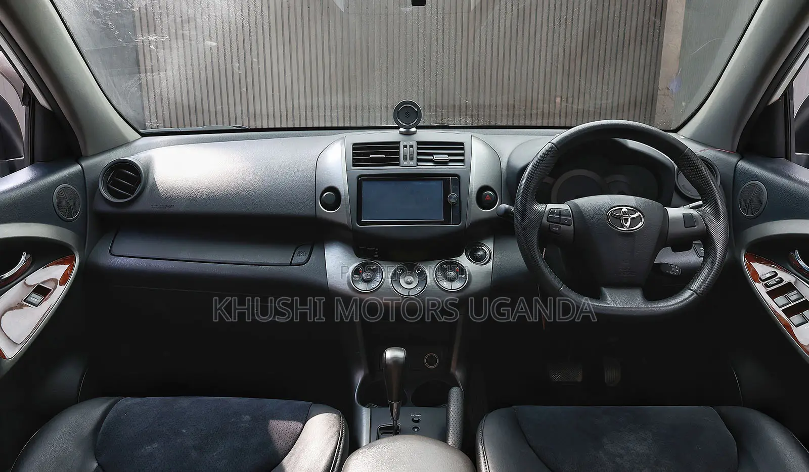Toyota Vanguard 2012 White