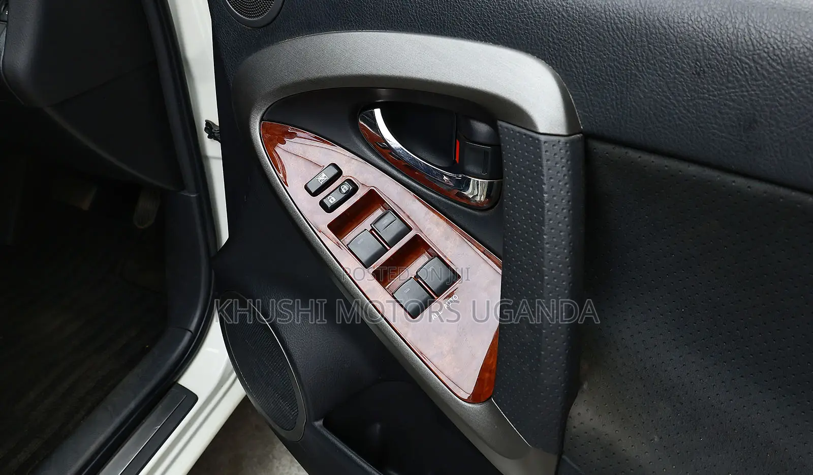 Toyota Vanguard 2012 White