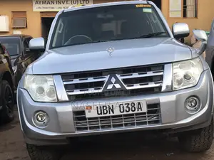 Mitsubishi Pajero 2014 Silver