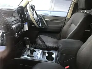 Mitsubishi Pajero 2014 Silver