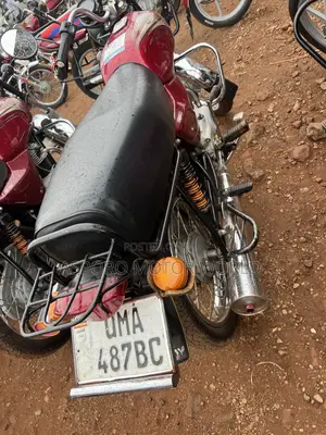 Bajaj Boxer 100 2025 Red