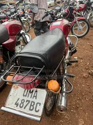 Bajaj Boxer 100 2025 Red