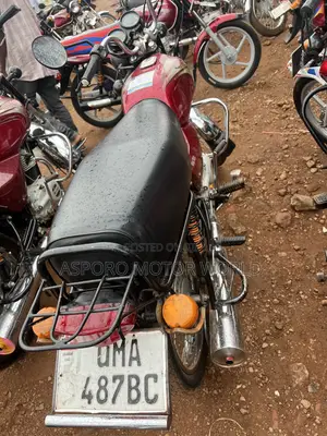 Bajaj Boxer 100 2025 Red