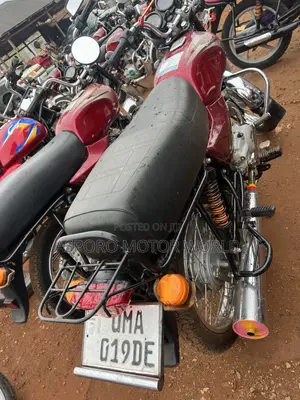 Bajaj Boxer 100 2025 Red