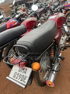 Bajaj Boxer 100 2025 Red