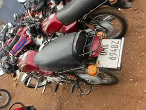 Bajaj Boxer 100 2025 Red