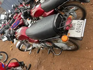 Bajaj Boxer 100 2025 Red