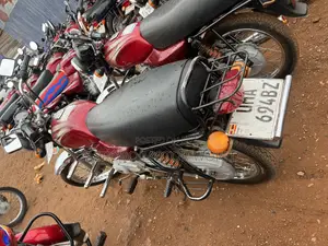 Bajaj Boxer 100 2025 Red