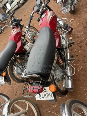 Bajaj Boxer 100 2025 Red