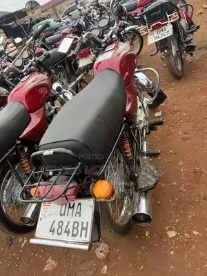Bajaj Boxer 100 2026 Red