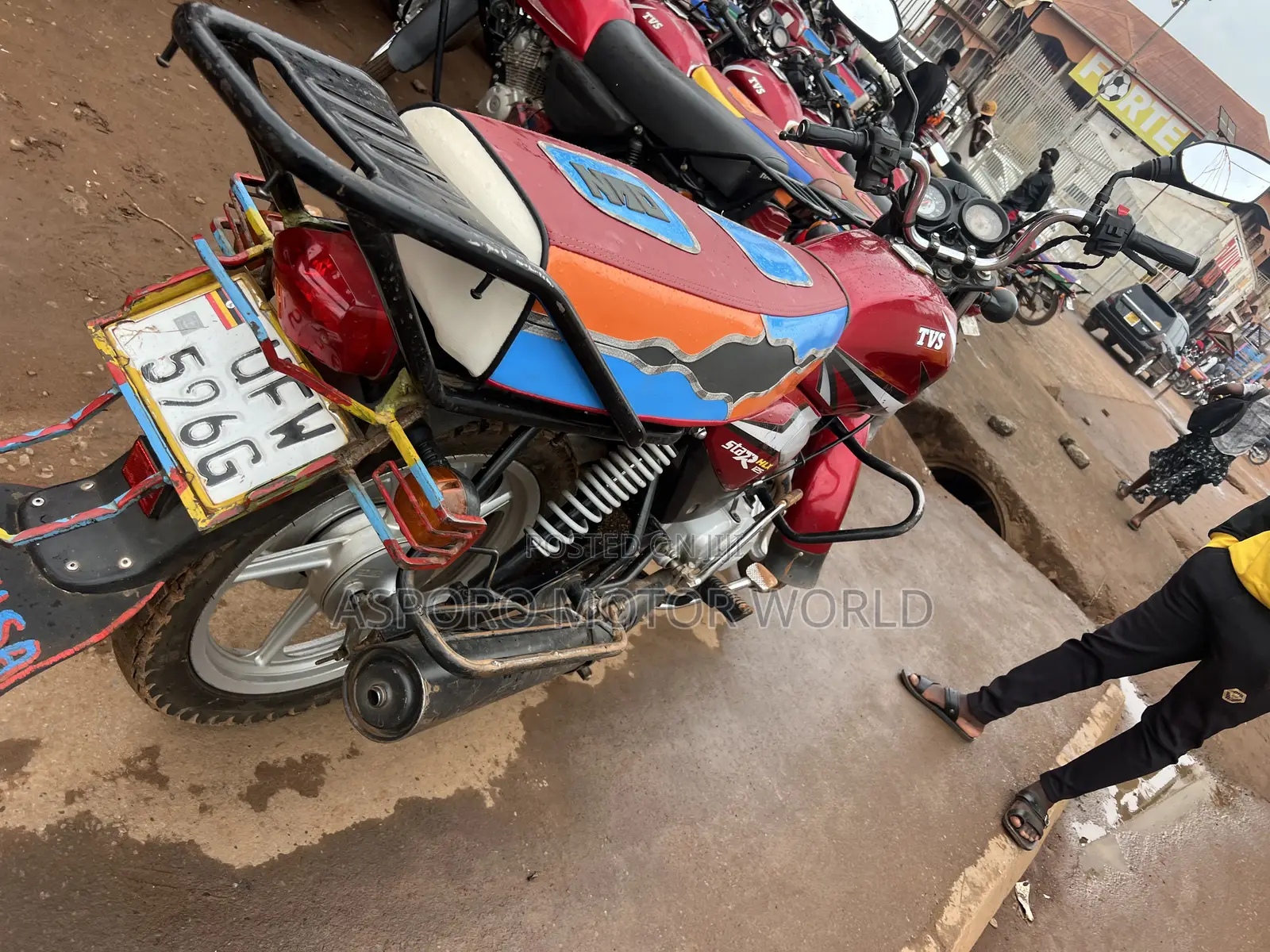 TVS HLX 125 2023 Red