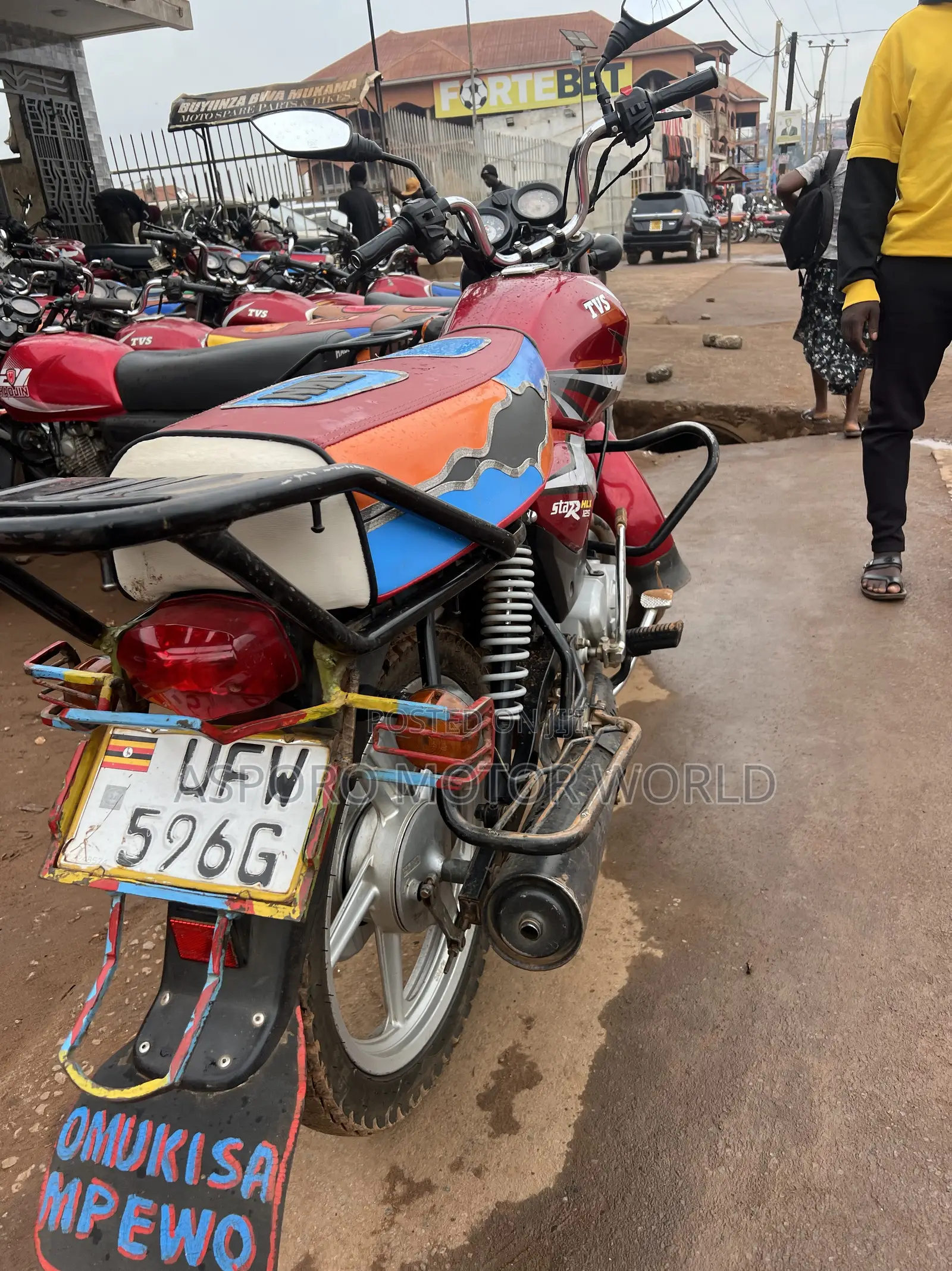 TVS HLX 125 2023 Red