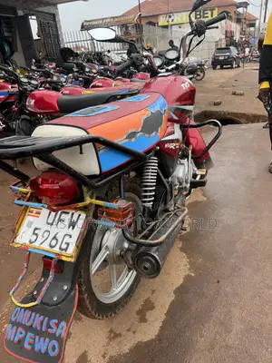 TVS HLX 125 2023 Red