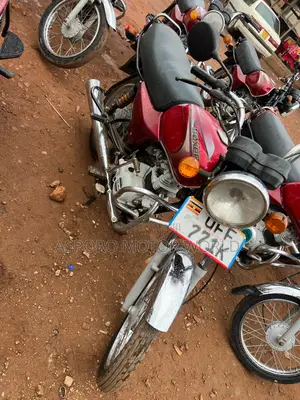 Bajaj Boxer 100 2022 Red