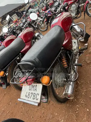 Bajaj Boxer 100 2025 Red