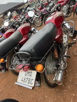 Bajaj Boxer 100 2025 Red