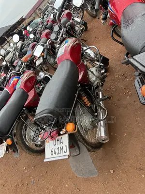 Bajaj Boxer 100 2025 Red