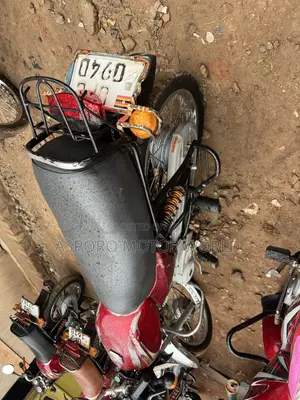 Bajaj Boxer 100 2022 Red