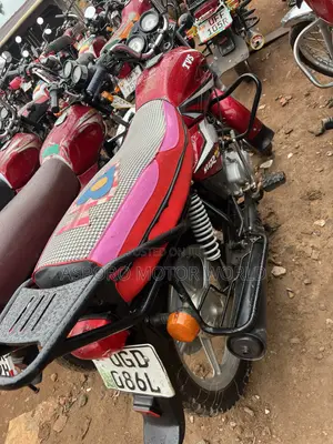 TVS HLX 125 2024 Red