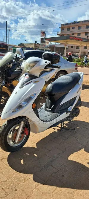 Yamaha Majesty 2025 White