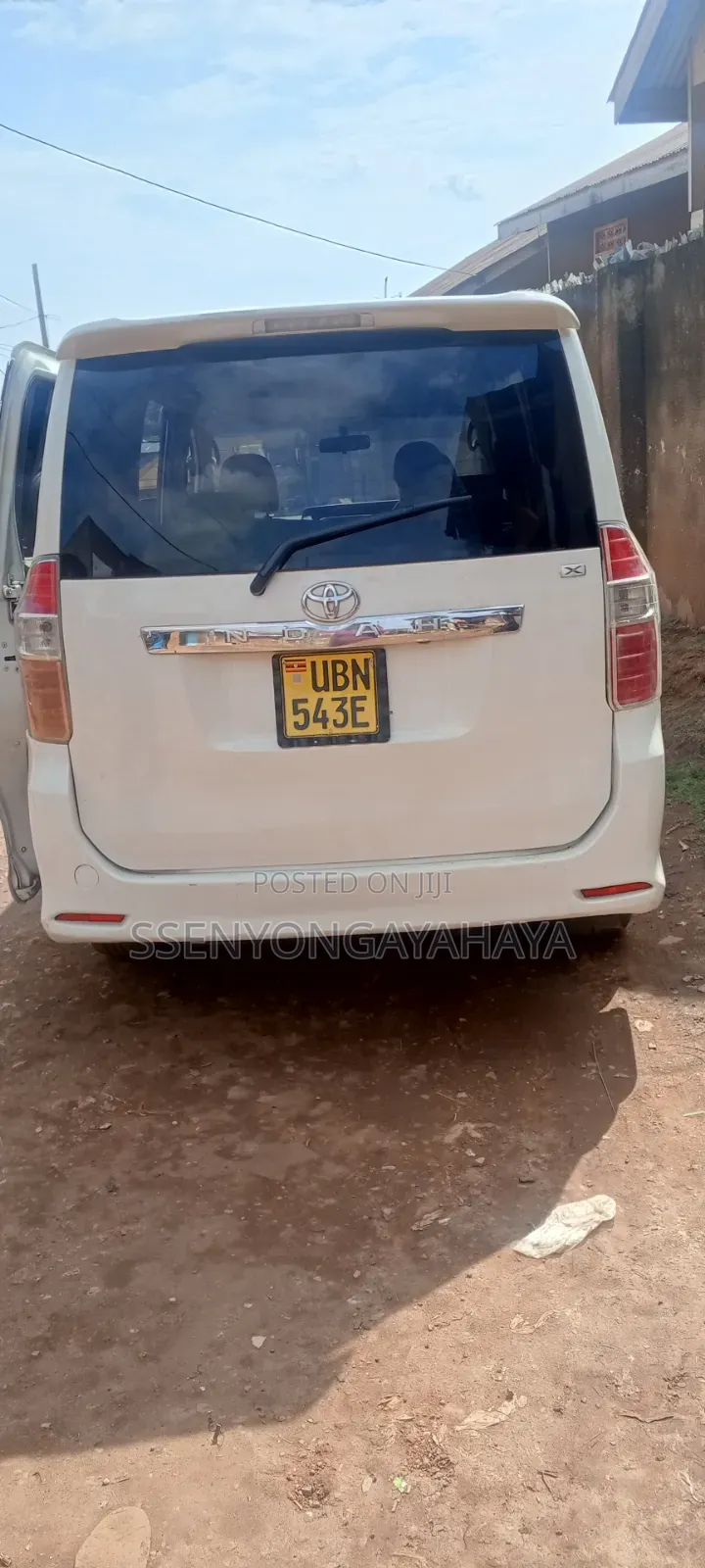 Toyota Noah 2010 White